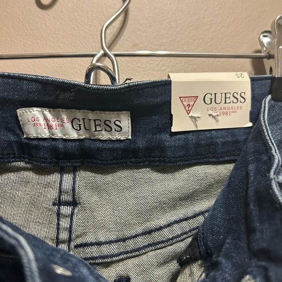 NWT GUESS Monet Cuff, Mid-Rise, Distressed Denim Jean Shorts 25 - Picture 4 of 10